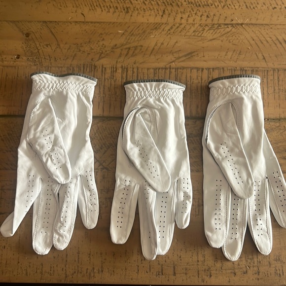 Callaway Golf Gloves - Right Hand - Medium/Large - 3 Pack - Picture 2 of 3